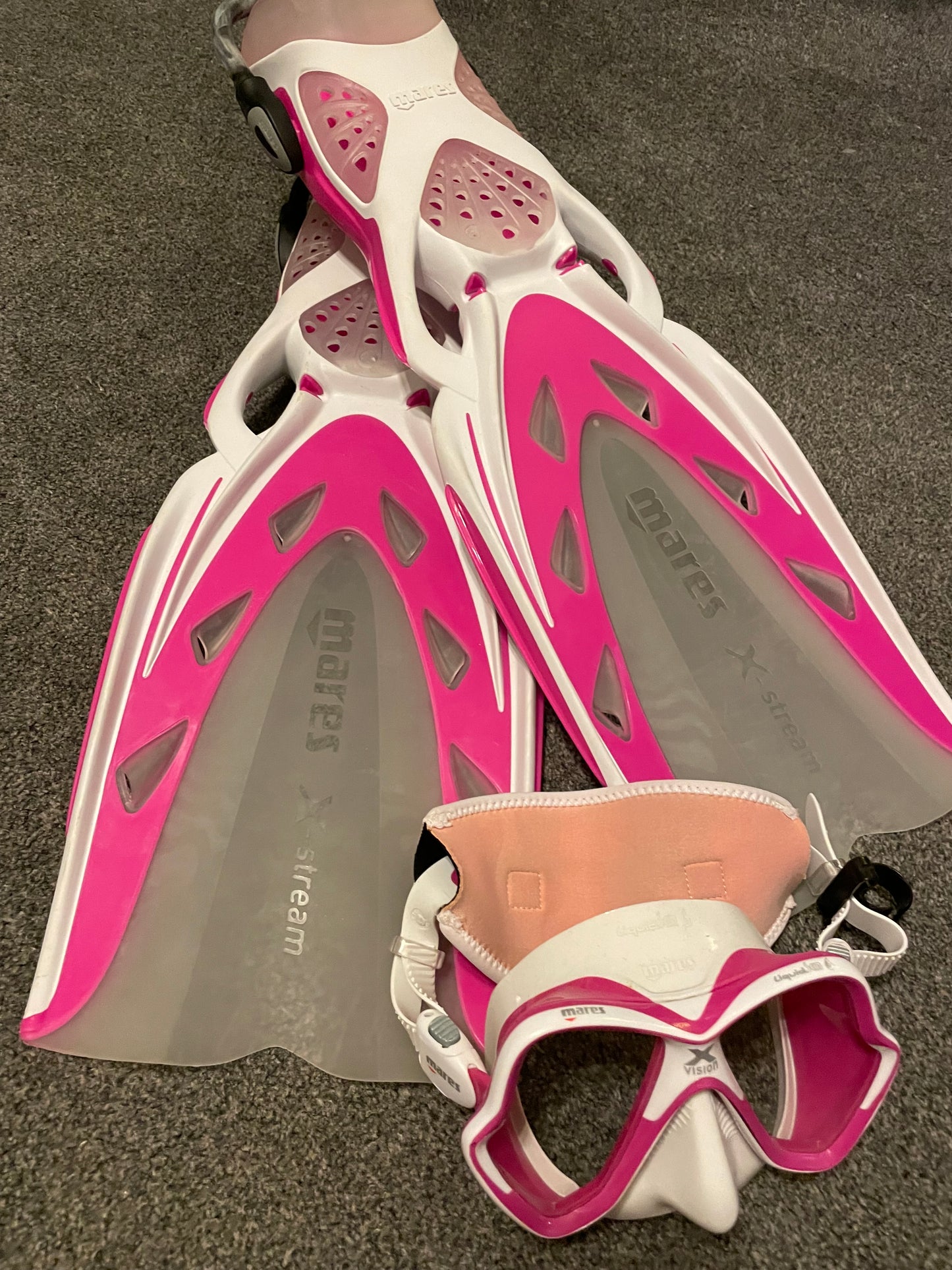 New Old Stock Mares Xstream Fins pink Size Regular and Mares Liquid Skin Mask pink.