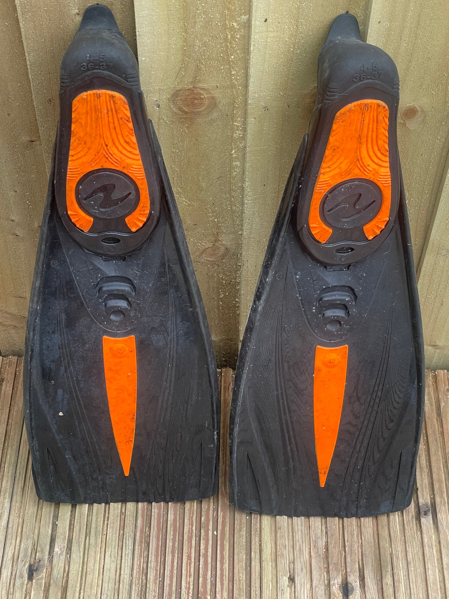 Aqualung Scuba Fins. Size 4-5